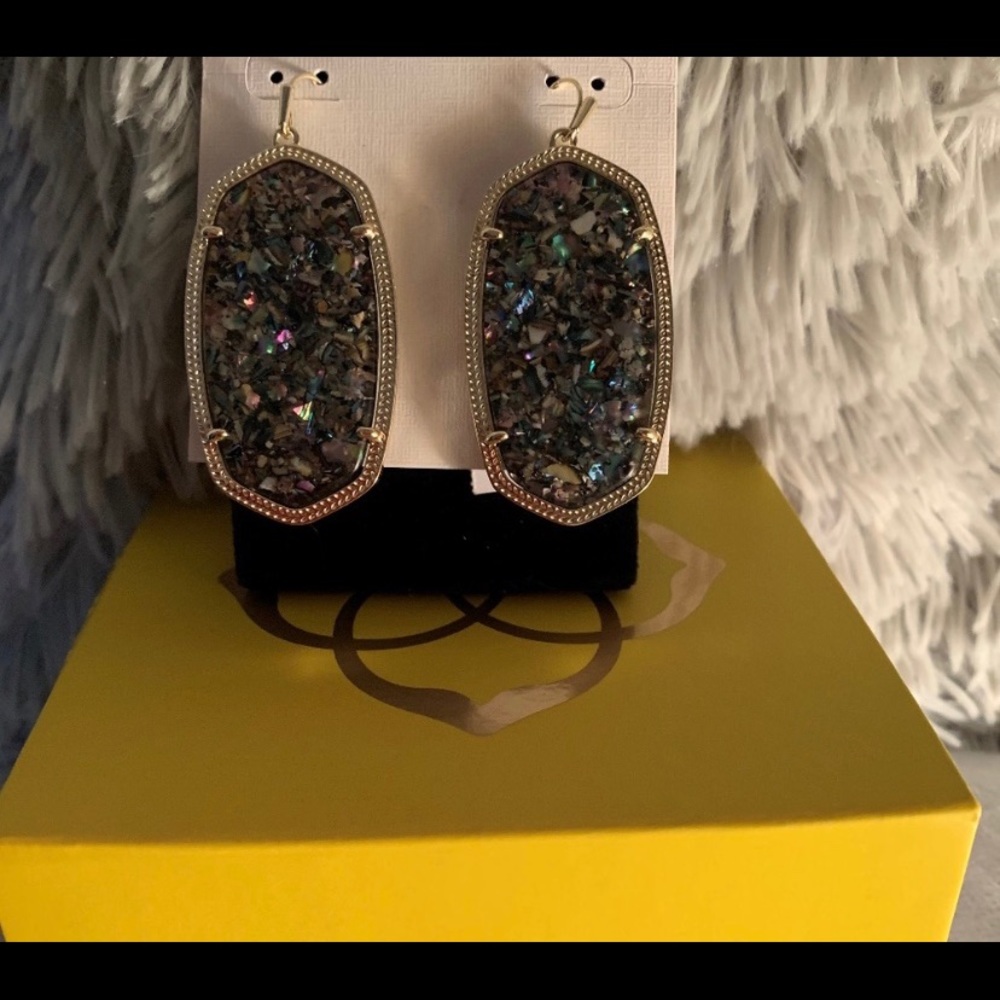 NWT Kendra Scott Danielle Gold Drop Earrings